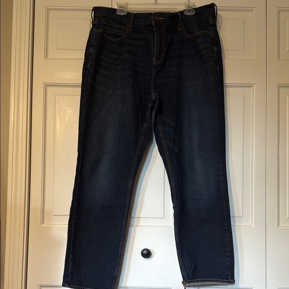 Men’s Old Navy Athletic Taper Jeans.  40x32. Dark Wash.